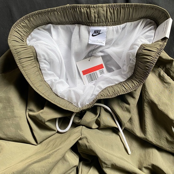 Nike - Picture 2 of 7